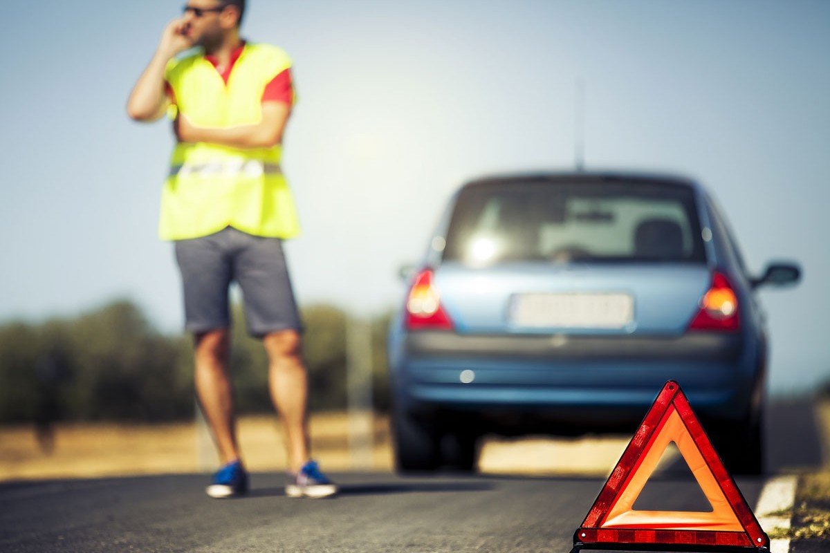 ¿Pueden multarte si te quedas sin gasolina en la carretera?